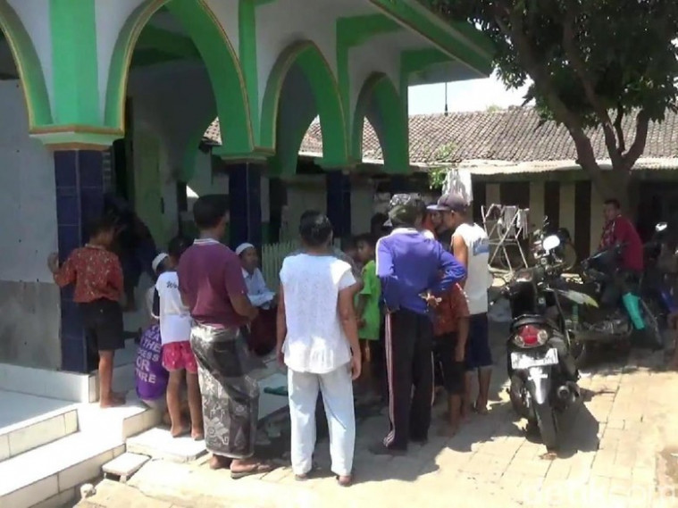 Diduga Tak Suka Ada Orang Ngaji, Ustaz di Pasuruan Dibacok Tetangga Sendiri