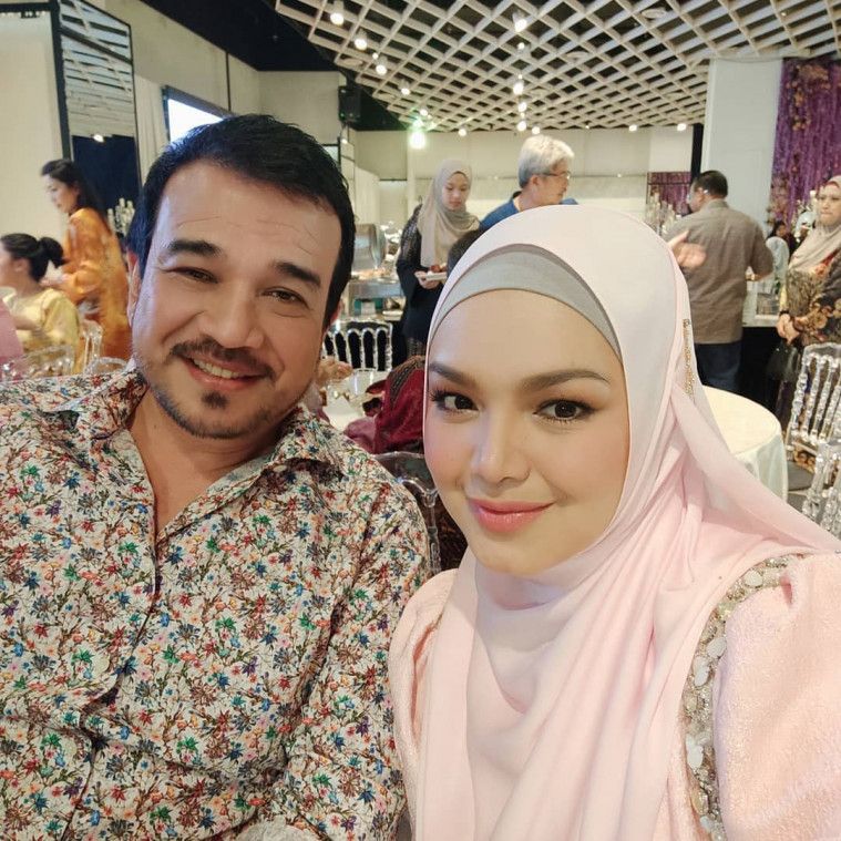 Mayangsari dan Bambang Trihatmojo