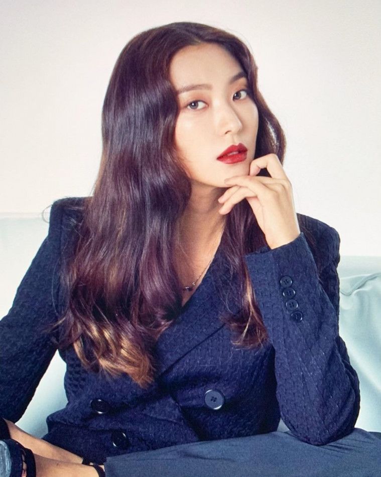 IU