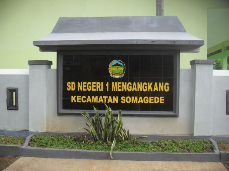Kocak, 10 Nama Sekolah Ini Ngocok Perut Abis!