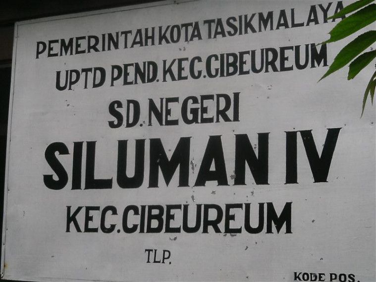 Kocak, 10 Nama Sekolah Ini Ngocok Perut Abis!
