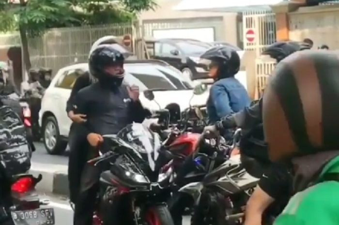 Viral Video Pemotor Ngamuk Saat Lawan Arus Netizen Geram 6886