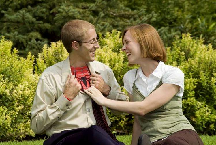 Niat Mau Tampil Keren, Foto Prewedding Ini Hasilnya Malah Bikin Ngakak!