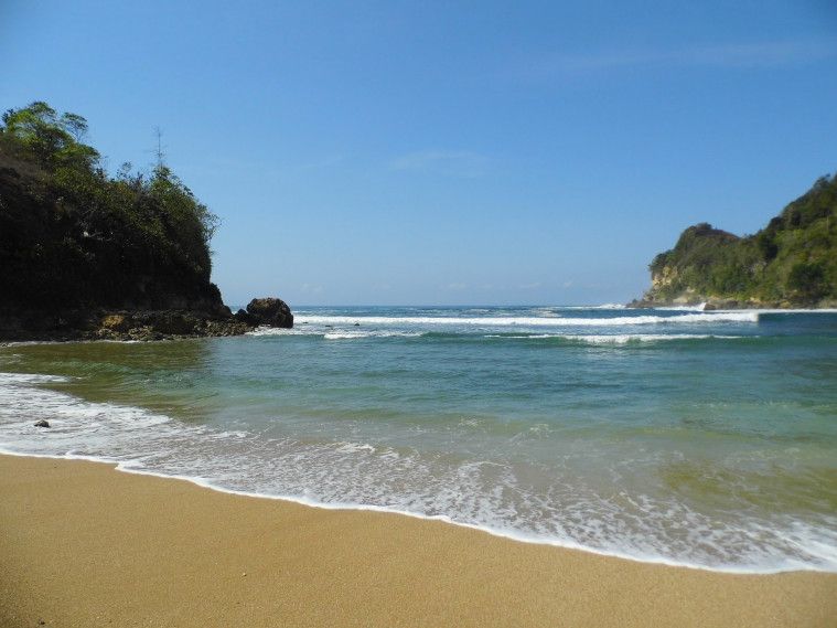 11 Tempat Wisata Pantai Di Blitar Paling Indah