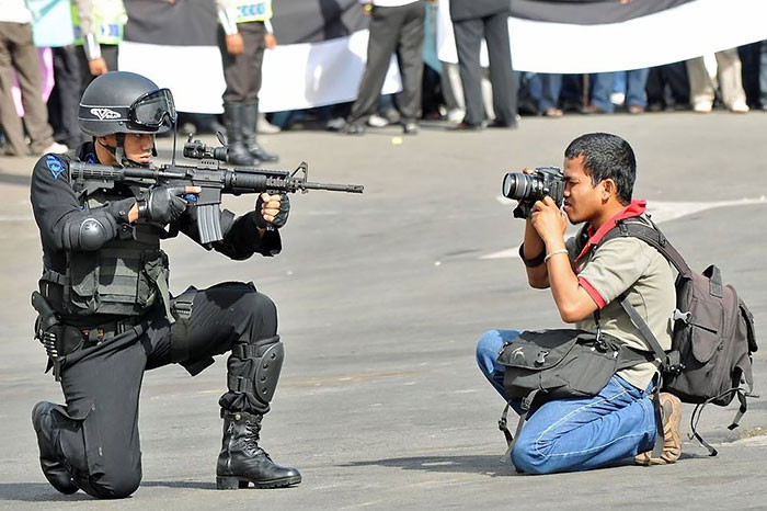 Potret Fotografer yang Berani Ambil Risiko Ekstrem Demi Foto Sempurna