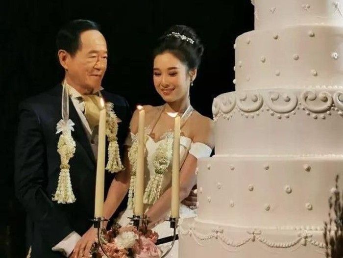 Pasangan terpaut usia 50 tahun