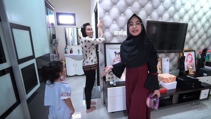 Barbie Kumalasari - Ayu Ting Ting