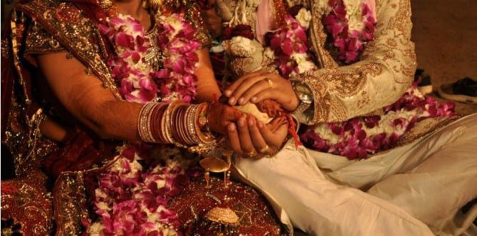 Datang ke Pesta Pernikahan, Wanita Ini Kaget Lihat Suaminya Mejeng Jadi Mempelai