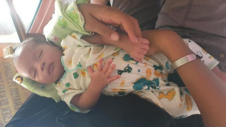 Bayi dibuang di depan panti asuhan