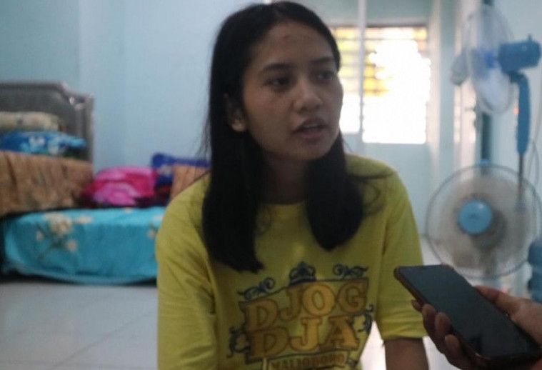 Dina saat memberikan keterangan pada wartawan