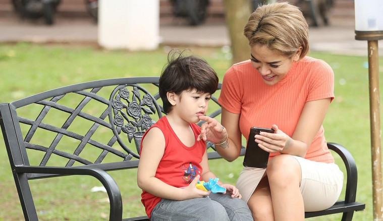 Nikita Mirzani dan Azka Raqila