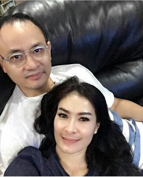 Iis Dahlia dan Suami