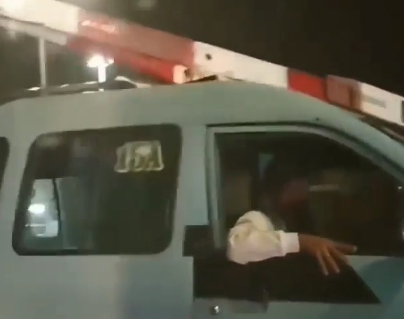 terobos palang pintu kereta api