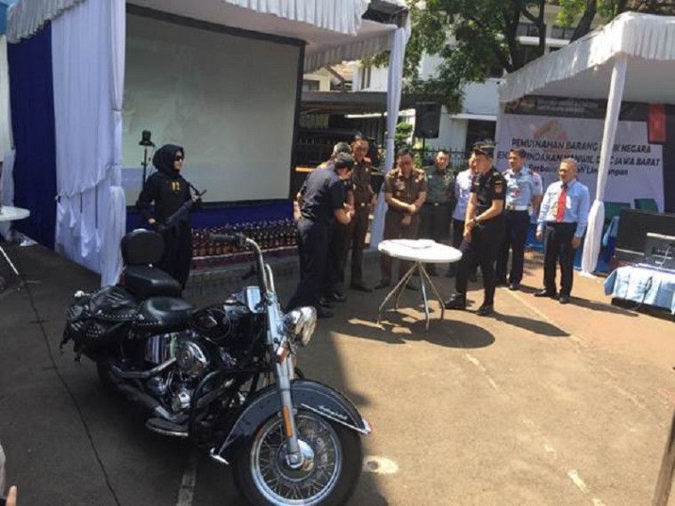 Pelelangan Harley Davidson ilegal