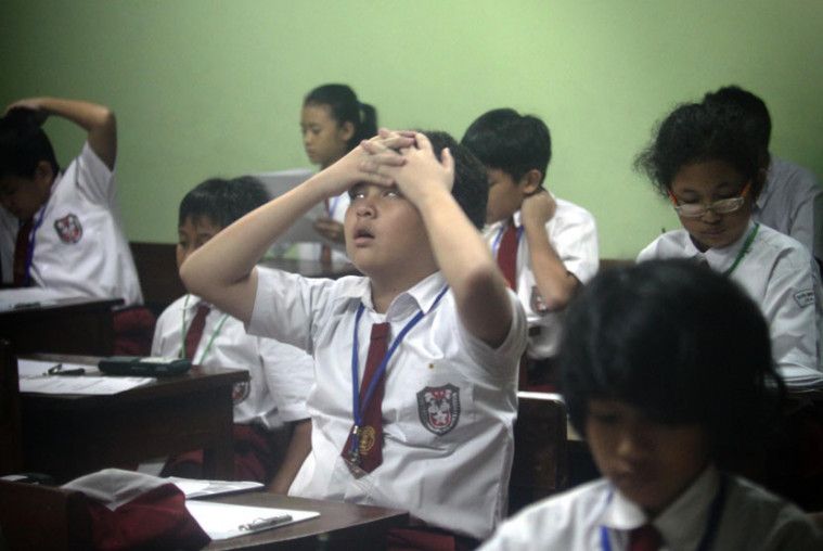 Mengeluarkan jurus saat kerjakan soal ujian