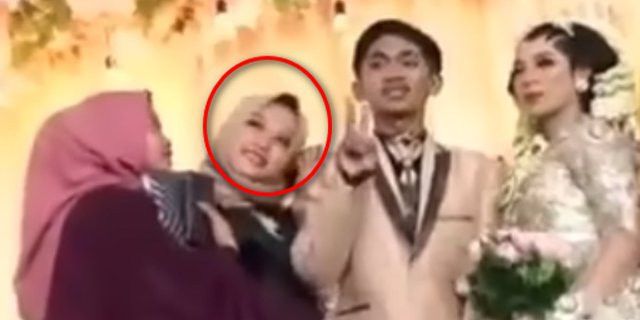 Mantan nempel-nempel di hari pernikahan