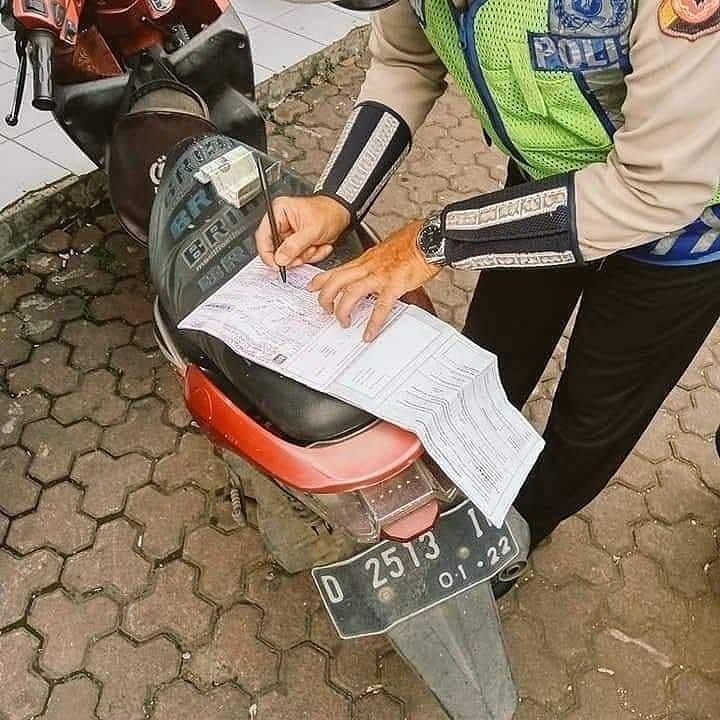 Bocah ditilang polisi