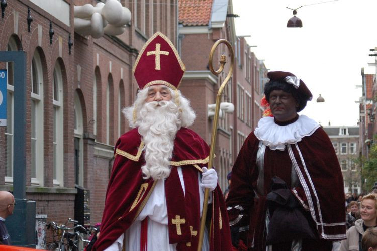 Wah, Ternyata Sinterklas dan Santa Claus Itu Berbeda, Lho. Kok Bisa?