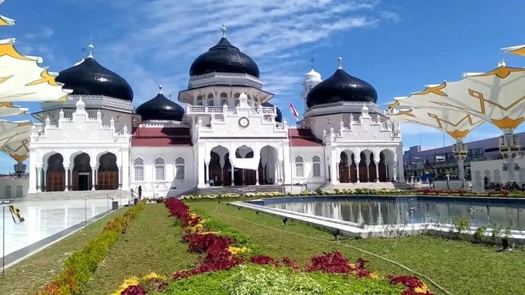 15 Tempat Bersejarah di Indonesia yang Wajib Dikunjungi