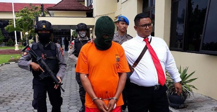 Tak terima kelaminnya diejek kecil