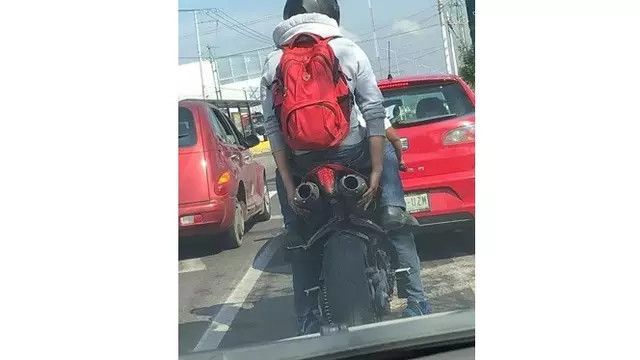 Kelakuannya pada random banget.