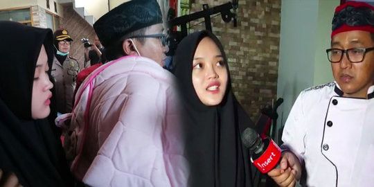 Putri Delina dan Teddy