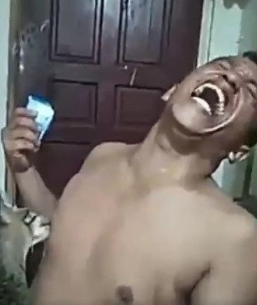 ketika putingnya dijilatin kucing