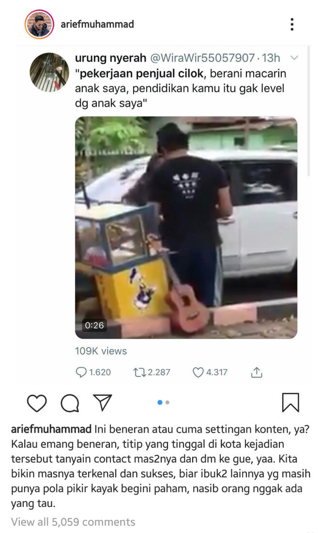 Tangkapan layar tweet video tukang cilok yang dilabrak emak-emak