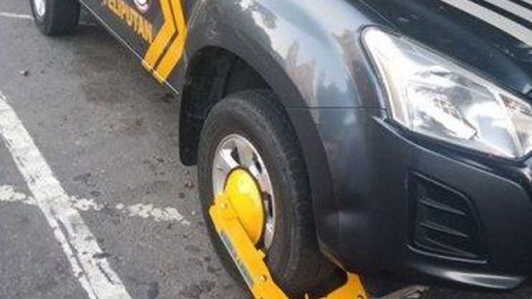 Parkir Sembarangan, Mobil Polisi Polda Maluku Digembok Dishub