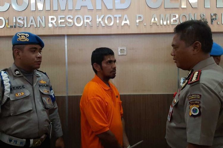 Pelaku saat digiring ke kantor polisi