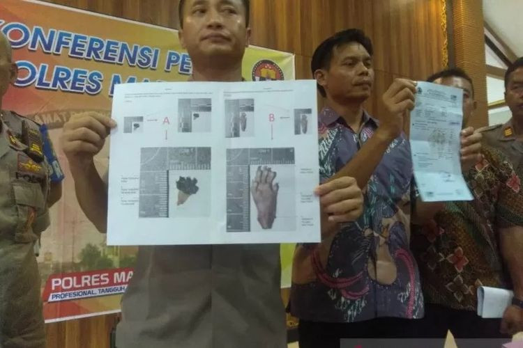 Polisi saat gelar konferensi pers