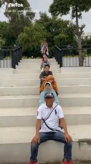 Ngerjain orang tua saat bikin video tik tok