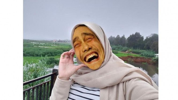 Hijabers Ini Minta Editin Foto ke Netizen, Hasilnya Pun Bikin Tepok Jidat!