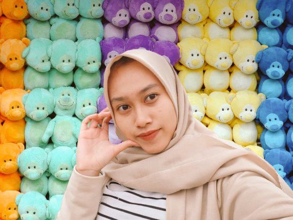 Hijabers Ini Minta Editin Foto ke Netizen, Hasilnya Pun Bikin Tepok Jidat!