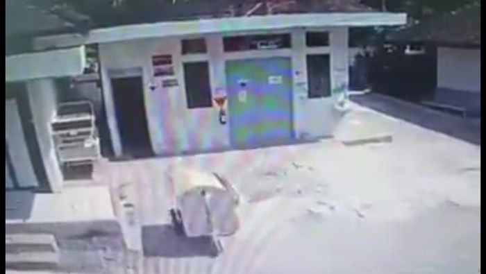 Merinding! Viral Video Gerobak RSUD Jalan Sendiri, Netizen: Inspirasi Film Azab