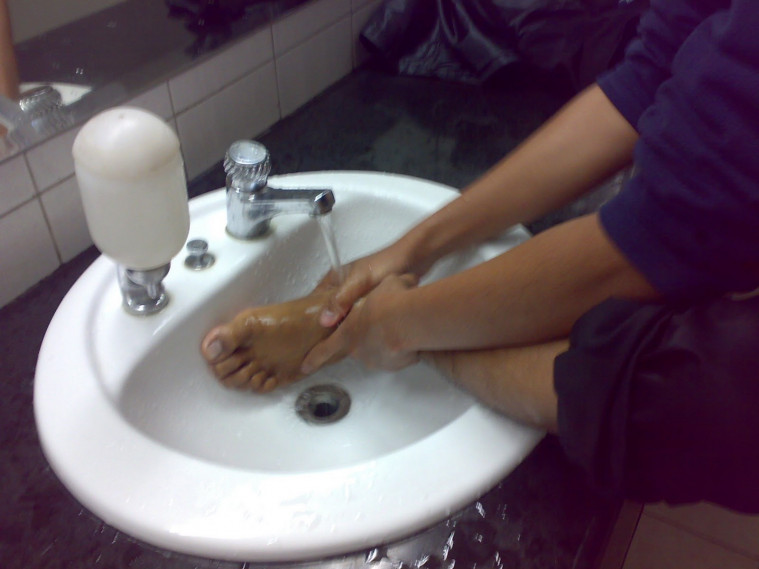 Larangan membasuh kaki di toilet Jepang