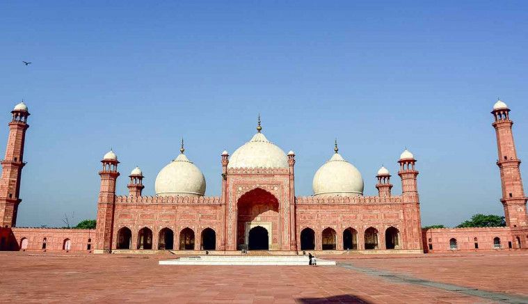 masjid terindah Masjid Badshahi di Pakistan