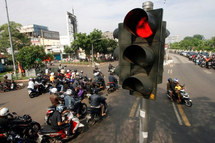 Uji Kesabaran! Lampu Merah Ini Akan Semakin Lama Jika Diklakson, Netizen: Layak di Jakarta