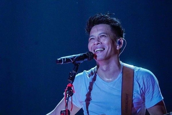 Kompilasi Ariel Noah Saat Mengcover 6 Lagu Populer