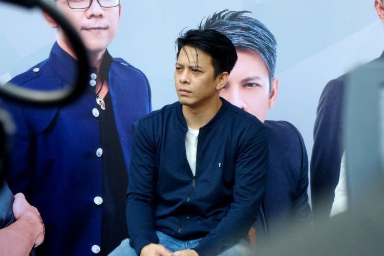 Kompilasi Ariel Noah Saat Mengcover 6 Lagu Populer