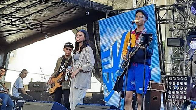 Devano Danendra dan Iis Dahlia