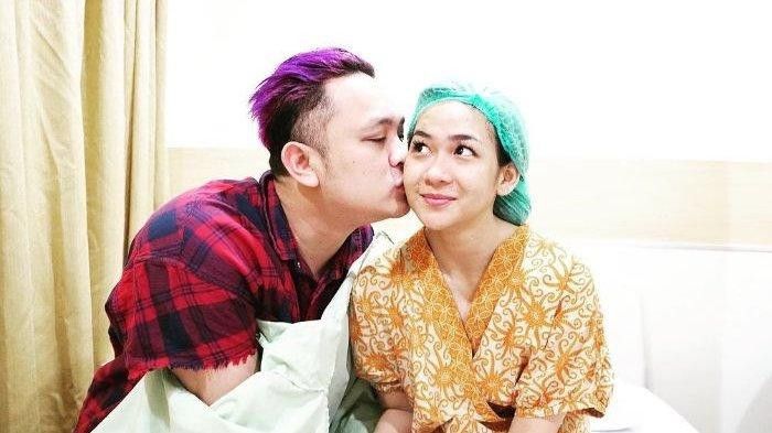 Gilang Dirga dan istri