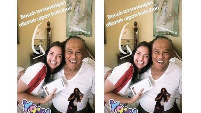 Nia Ramadhani beserta suami dan ayah mertua