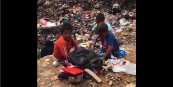 Miris! Bocah-Bocah Ini Cari Mainan di Tempat Pembuangan Sampah, Alasannya Bikin Pilu