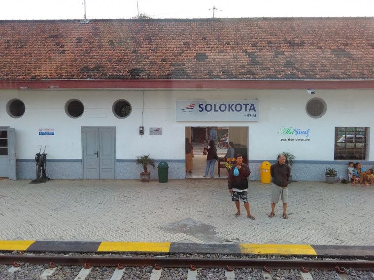 Penampakan Sosok Botak Bertaring yang Bikin Stasiun Solo Kota Semakin Angker!