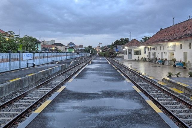 Penampakan Sosok Botak Bertaring yang Bikin Stasiun Solo Kota Semakin Angker!