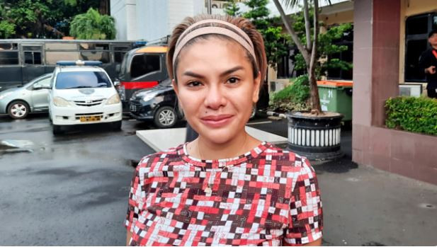 Nikita Mirzani dan Enzy Storia