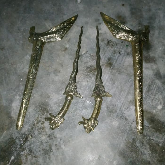 Lekat dengan Nuansa Mistis, Inilah Rahasia Keris yang Bisa Berdiri Sendiri