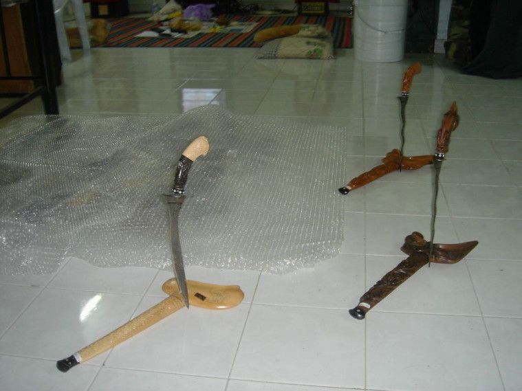 Lekat dengan Nuansa Mistis, Inilah Rahasia Keris yang Bisa Berdiri Sendiri