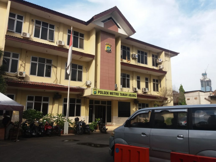 Pria terkapar di trotoar Tanah Abang